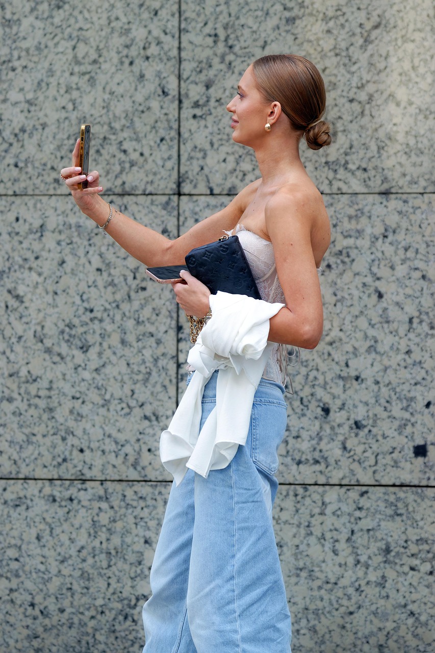 girl-9037556_1280.jpg