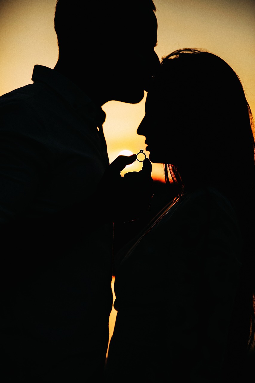Topics and tips for chatting to girls.